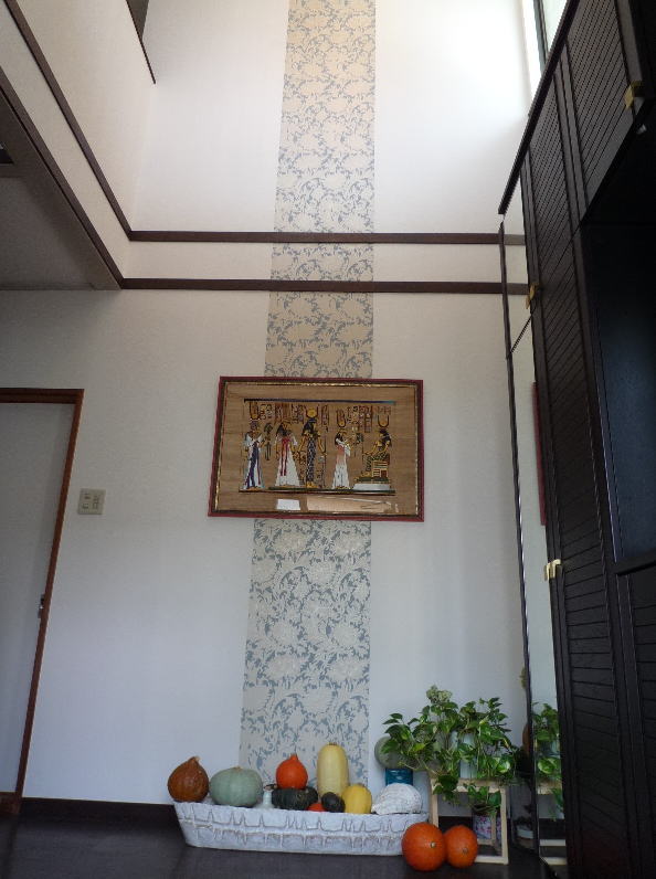 吹抜け壁 や 和室の戸襖 を ウィリアム モリスの輸入壁紙で個性的に演出したリフォーム事例 神奈川県 座間市