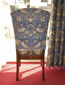 イチゴドロボウ　椅子カバー　ウィリアム・モリス