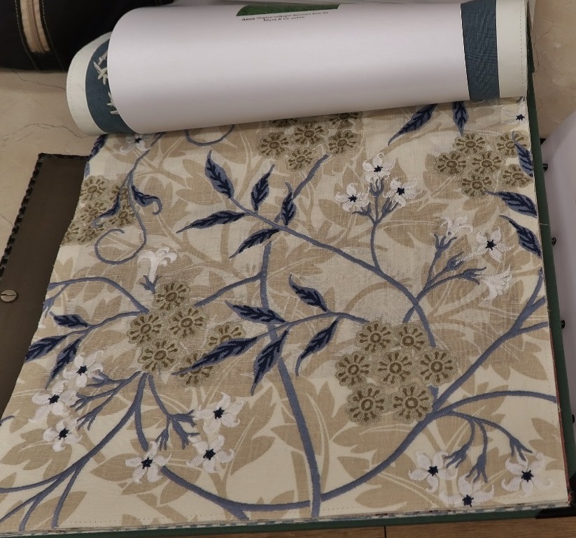 ウィリアム・モリスの刺繍カーテンと天然素材の収縮に配慮した特別仕様の「裏地付縫製」