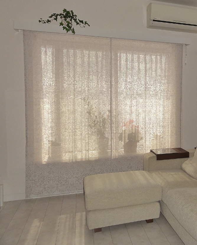 PURE STRAWBERRY THIEF ローマンシェード