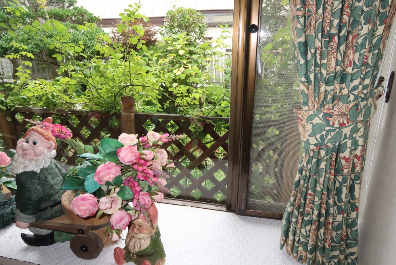 Honeysuckle　モリス　カーテン　ブログ