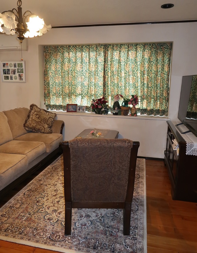 ハニーサックル　カーテン　リビング