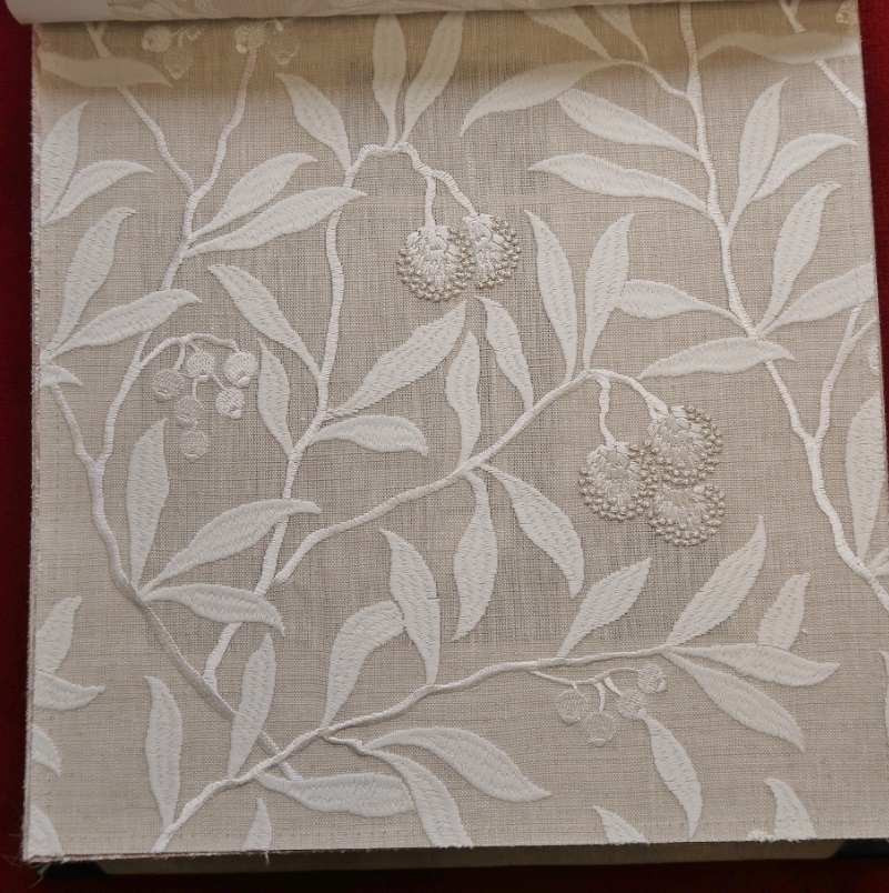 ピュアモリス　Pure Arbutus Embroidery