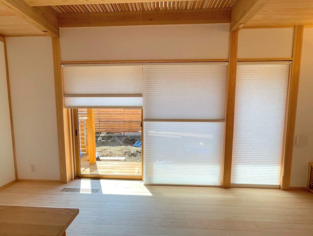 出入窓　ハニカムスクリーン　使い易さ　おすすめ