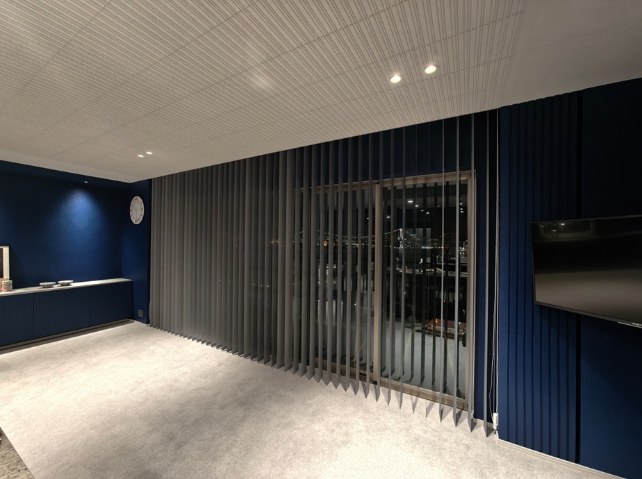 クリエーションバウマン バーチカルブラインド 夜間 見え方