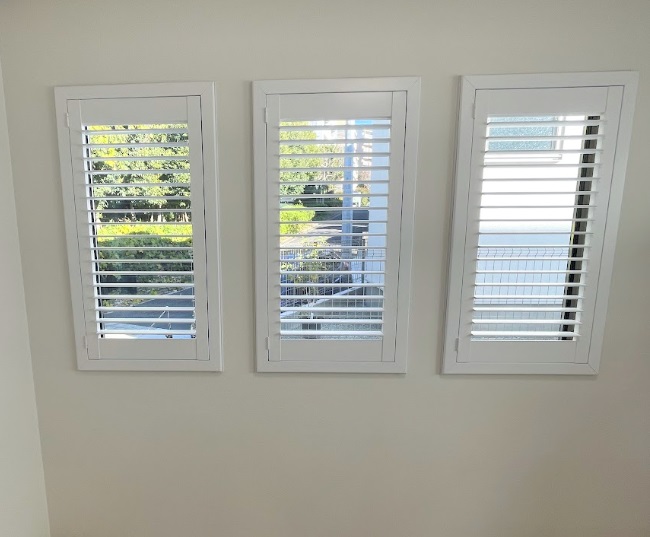 3連小窓 ウッドシャッター イメージ