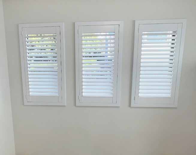 ノーマン ウッドシャッター 開き戸タイプ ピュアホワイト 事例