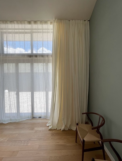 リネンカーテンとレースの組合せ