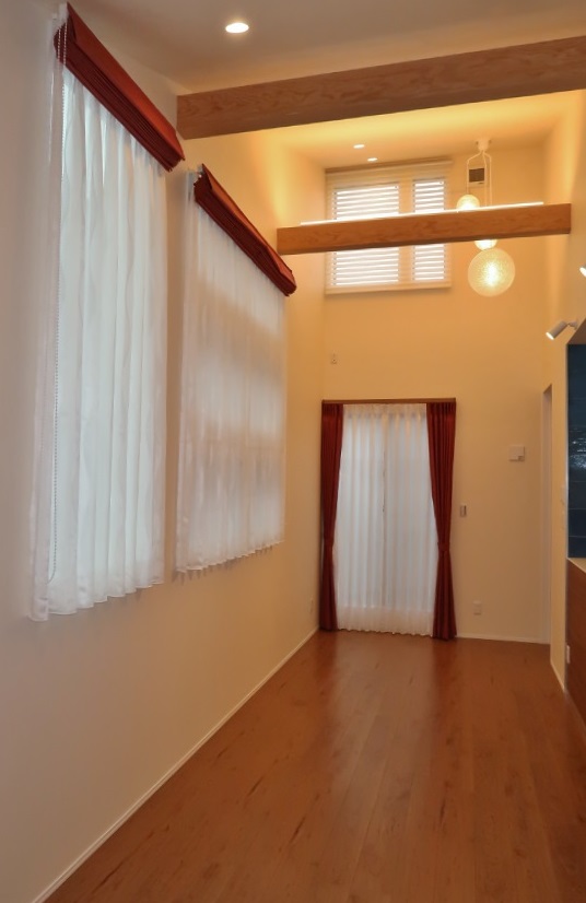 レースの前にローマンシェード　壁面付　正面付