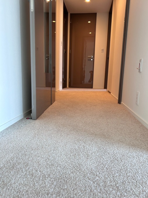 マンション　廊下　タイルカーペット