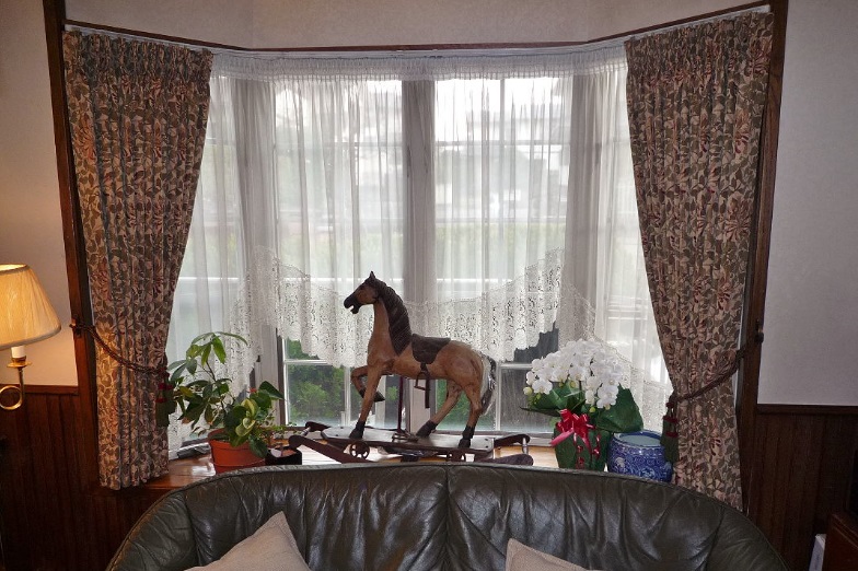 川島織物セルコン ハニーサックル MM3148(RO) カーテン 事例