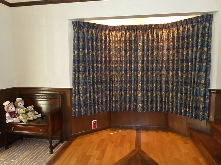 川島織物セルコン 『イチゴドロボウ』MM3108 カーテン fiko標準縫製 事例