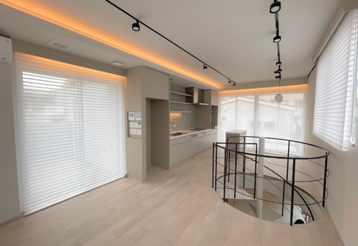 ニチベイ　hanari ハナリ　調光ロールスクリーン　戸建て住宅　事例