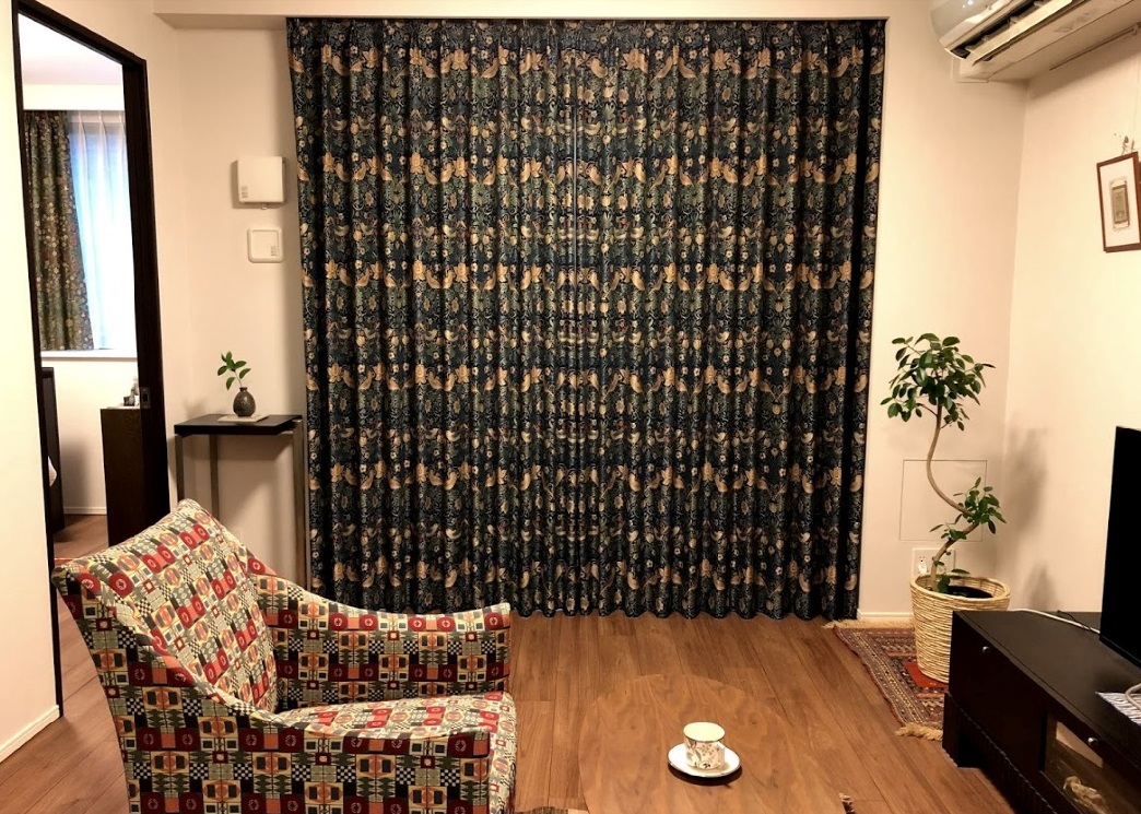 ウィリアム・モリス　いちご泥棒　カーテン　ブルー