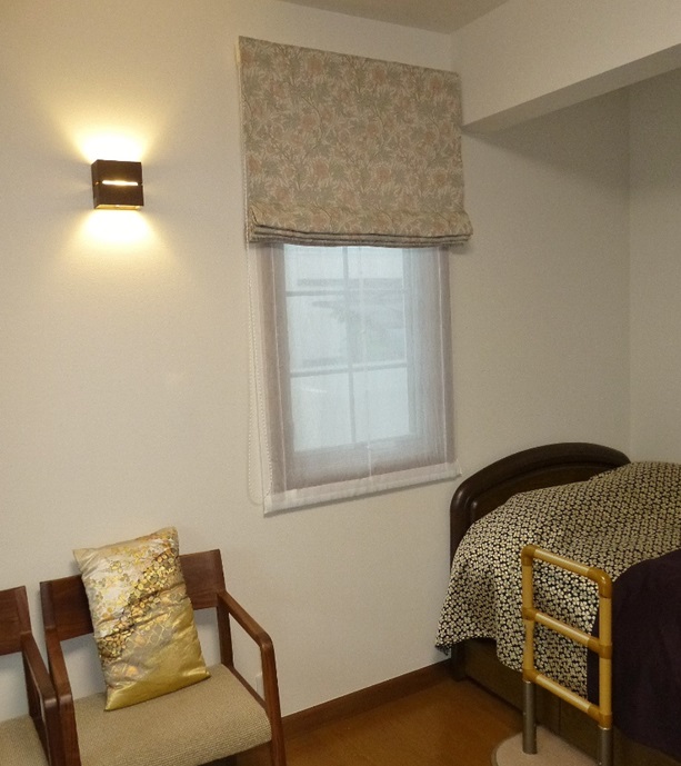 アネモネ ローマンシェード