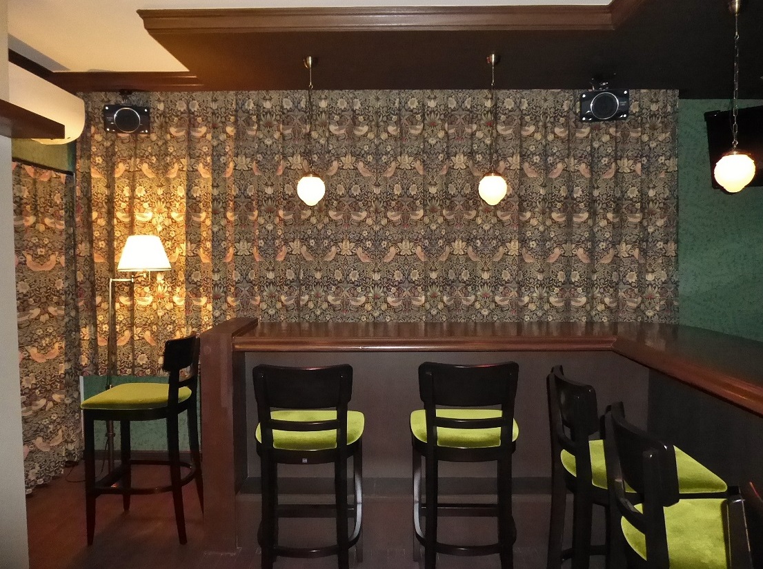 イチゴドロボウ　311　カーテン　納品イメージ