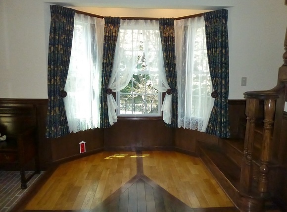 いちご泥棒 カーテン 川島織物セルコン モリスデザインスタジオ 新築戸建て 採用事例